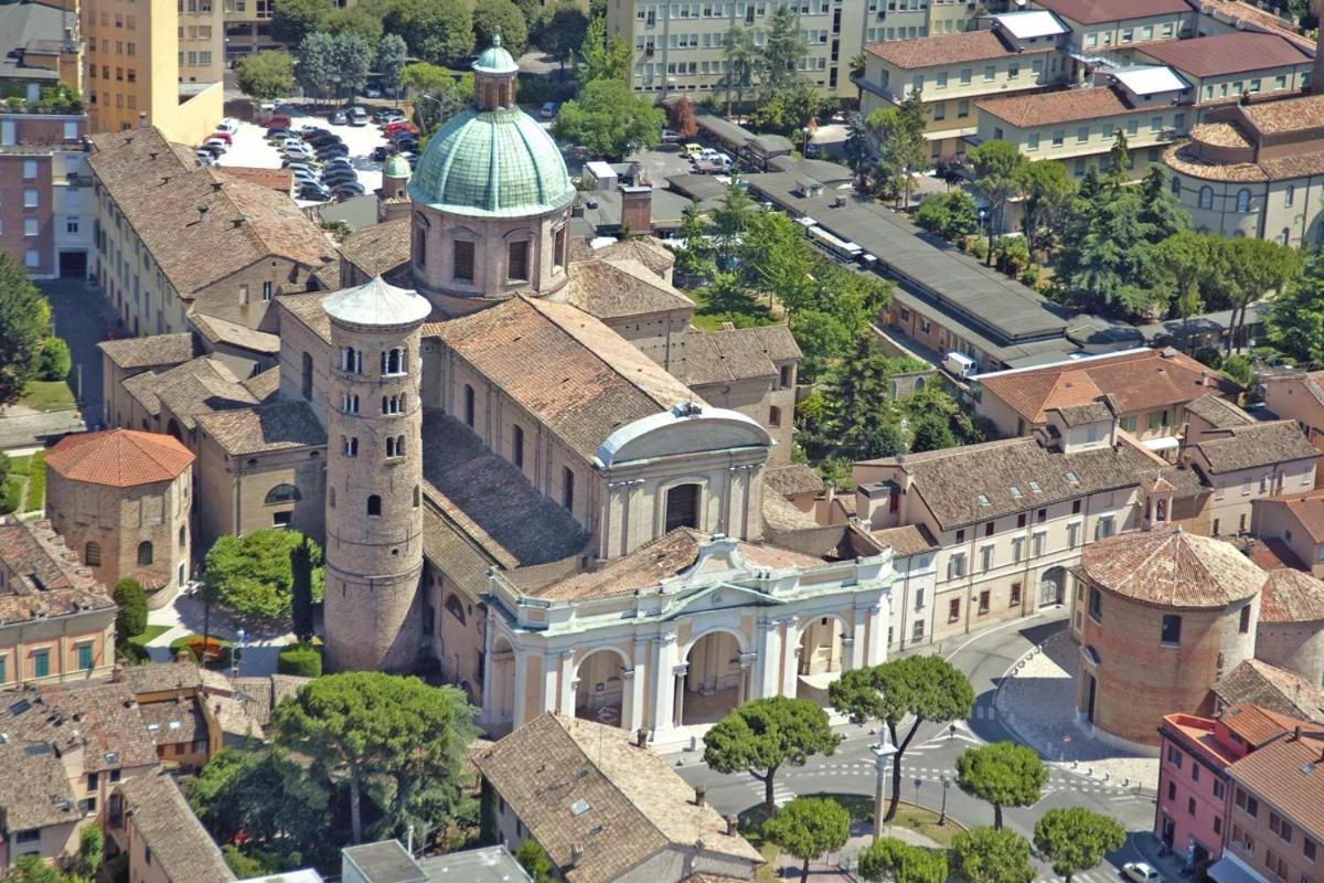 Duomo - City Center Appartamento Elegante Con Suite ราเวนนา ภายนอก รูปภาพ